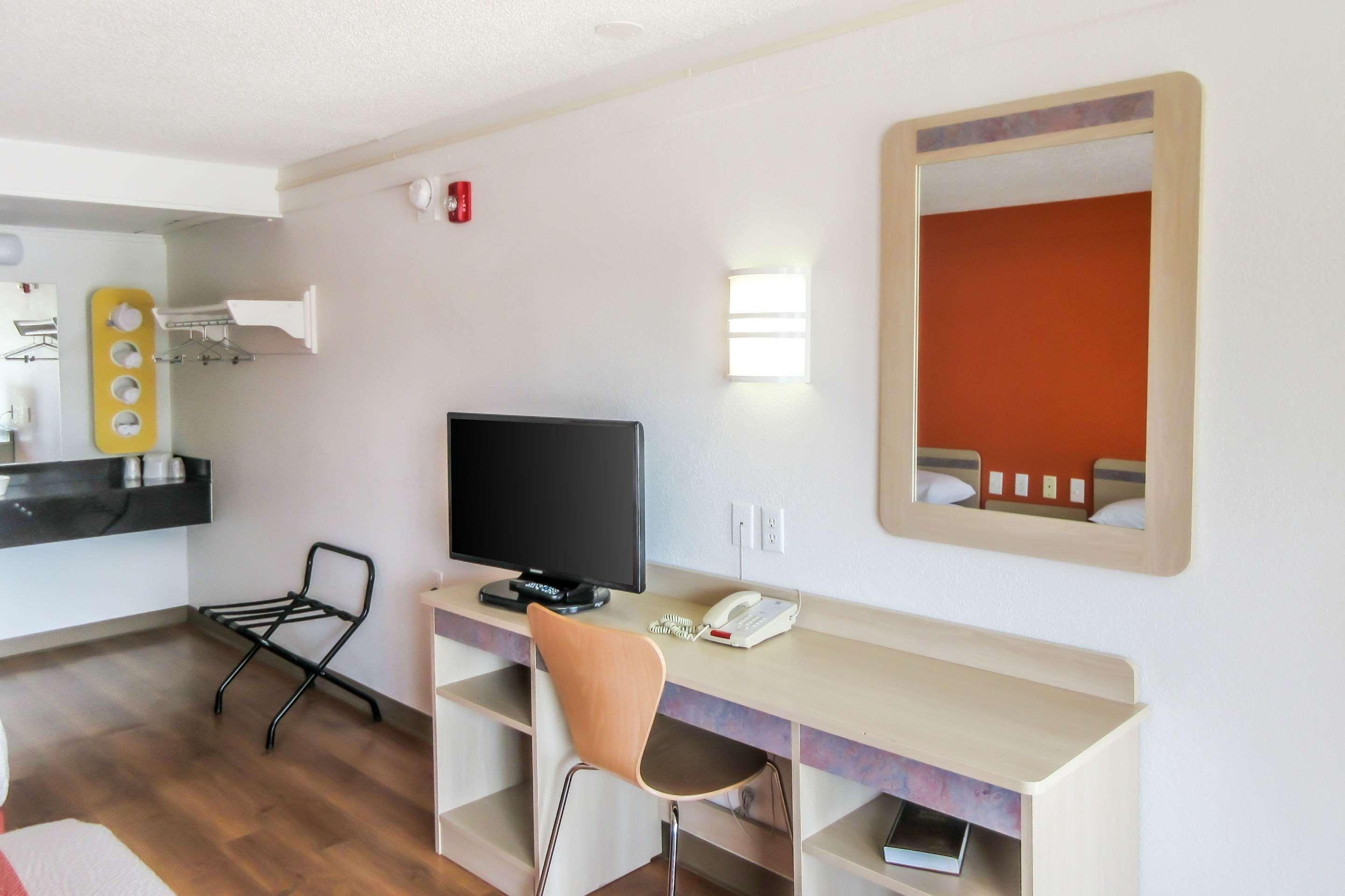 Rodeway Inn アルトゥーナ エクステリア 写真