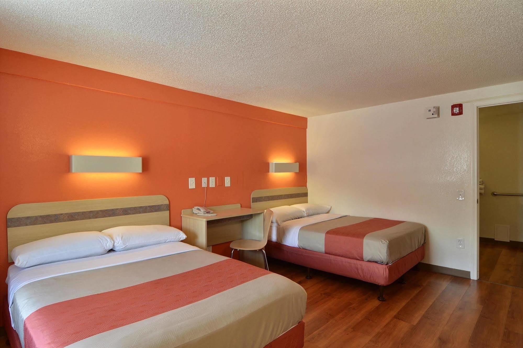 Rodeway Inn アルトゥーナ エクステリア 写真